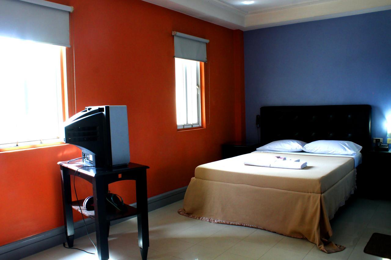 Jardin De Rosal Hotel Pasig City Extérieur photo