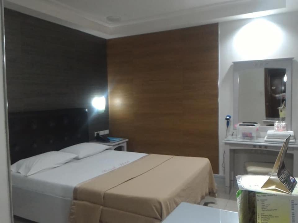 Jardin De Rosal Hotel Pasig City Extérieur photo